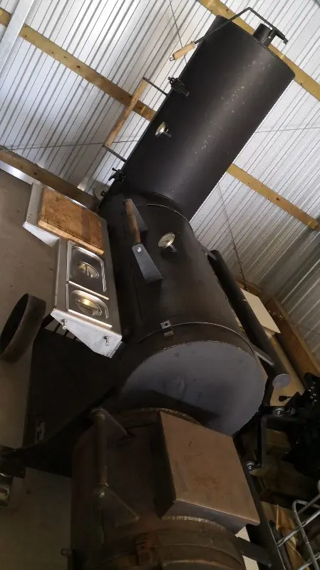 BBQ Smoker The Jailhouse Beast Hier sehen Sie ein Foto vom BBQ Smoker The Jailhouse Beast